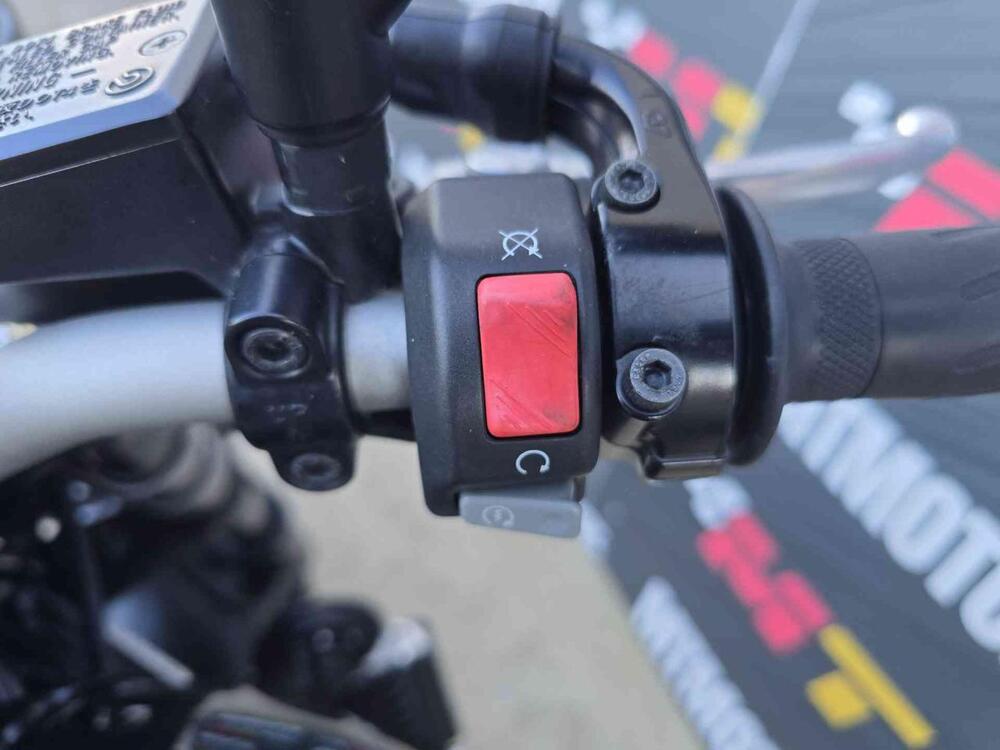 Yamaha XJR 1300 (2015 - 17) (23)