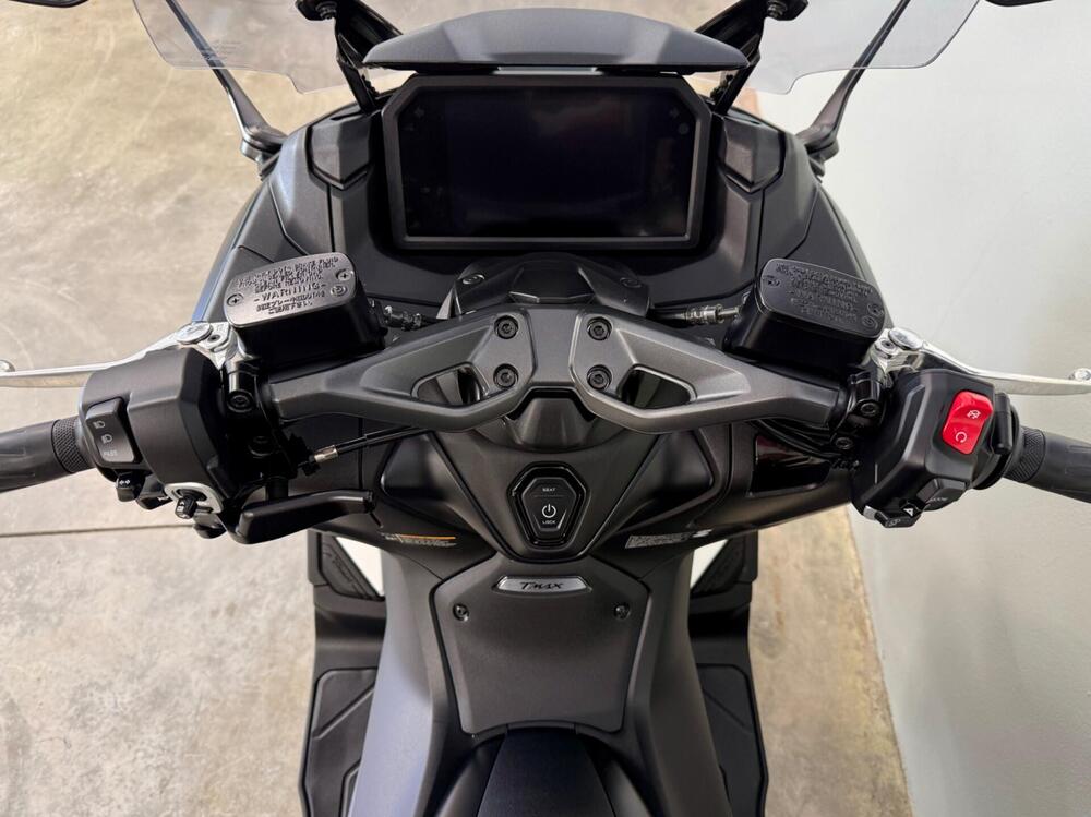 Yamaha T-Max 560 (2022 - 24) (13)