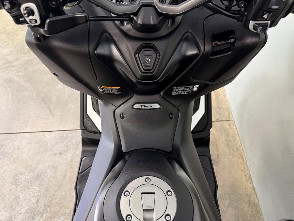 Yamaha T-Max 560 (2022 - 24) (14)