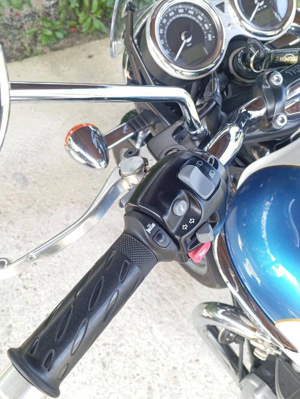 Triumph Bonneville T120 (2021 - 25) (3)