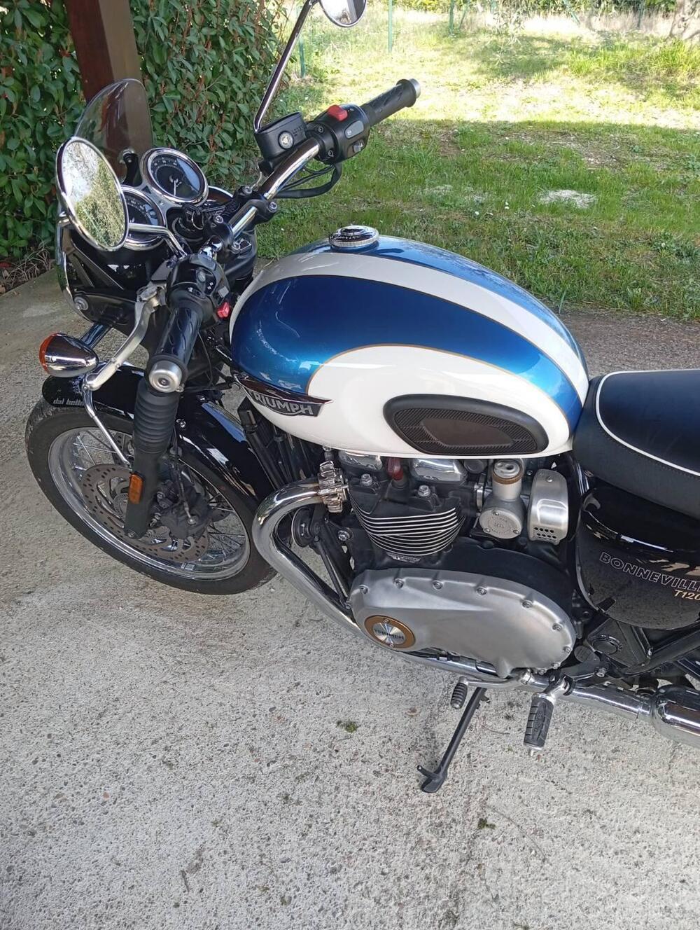 Triumph Bonneville T120 (2021 - 25) (12)