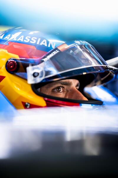 F1. &ldquo;Immaginatevi un incidente cos&igrave; a Las Vegas. Servono cambiamenti&rdquo;: Carlos Sainz si scaglia contro il regolamento 2026