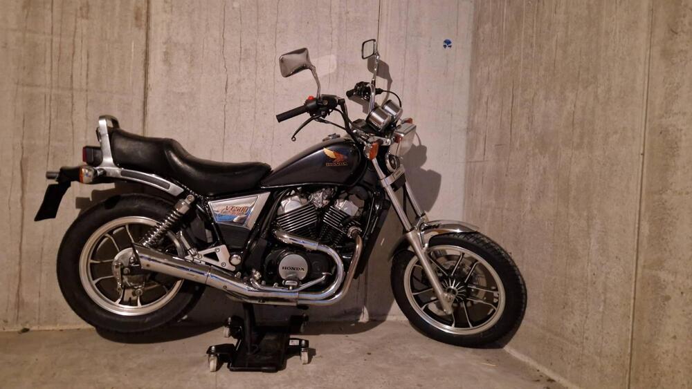 Honda VT500 CUSTOM (3)