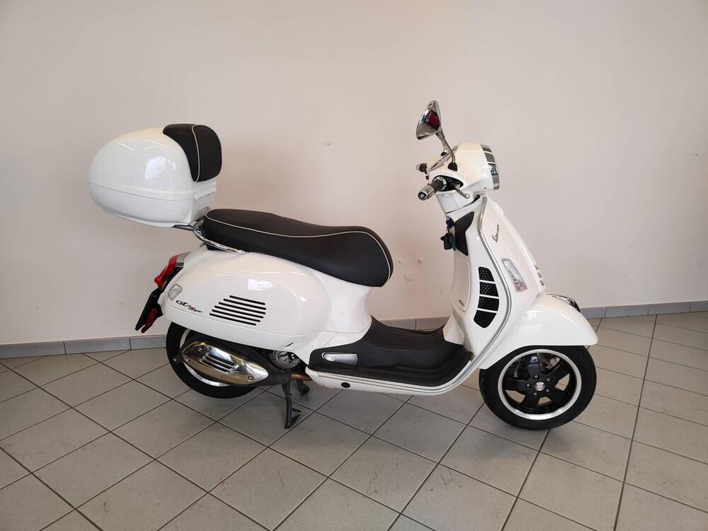 Vespa GTS 300 Super Hpe (2018 - 19) (4)