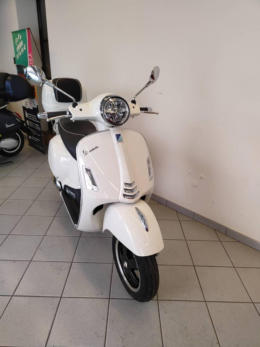 Vespa GTS 300 Super Hpe (2018 - 19) (6)