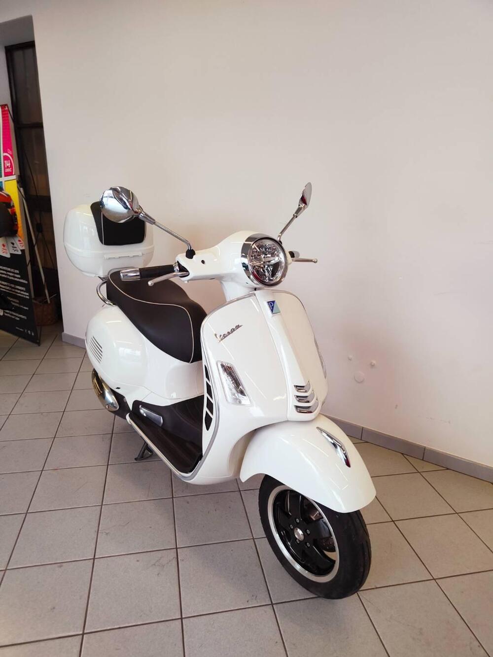 Vespa GTS 300 Super Hpe (2018 - 19) (13)