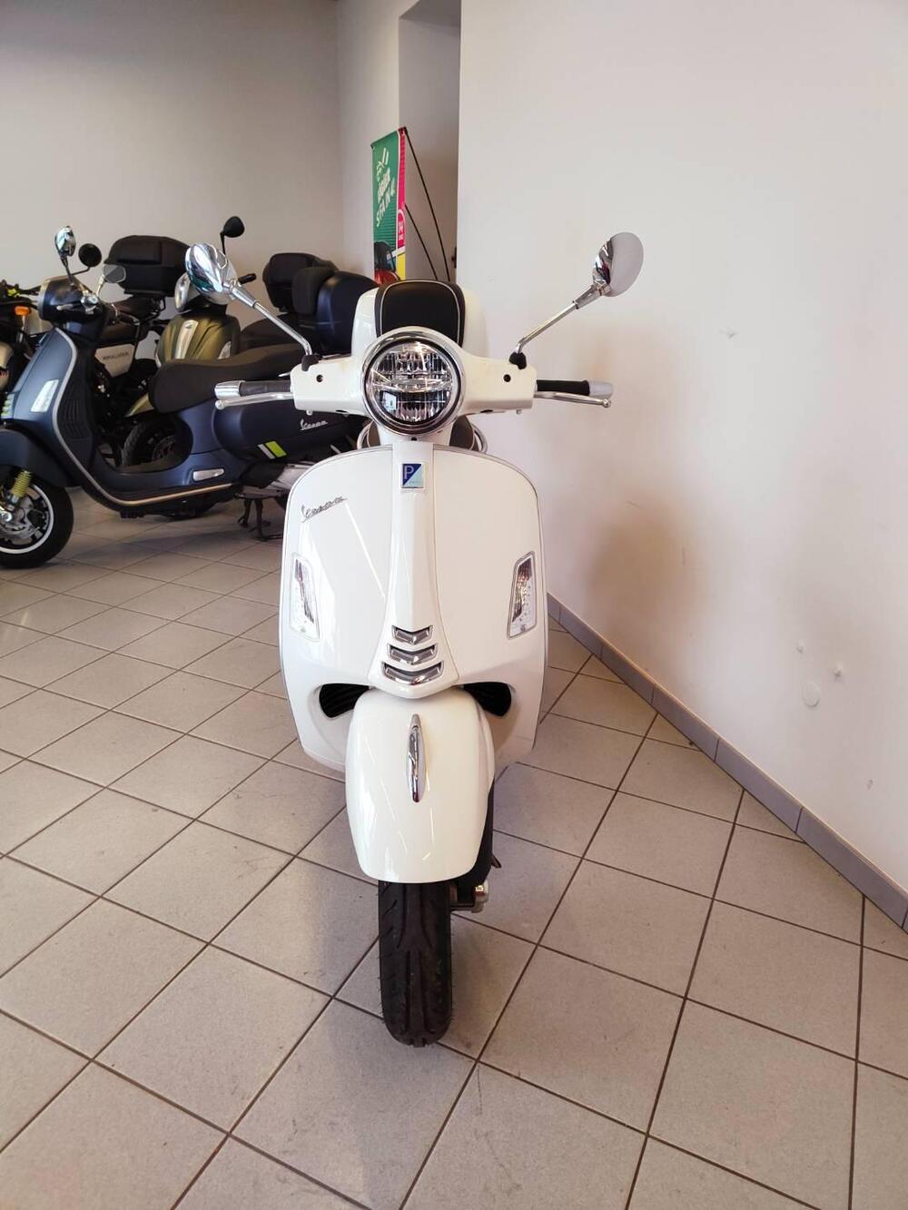 Vespa GTS 300 Super Hpe (2018 - 19) (16)