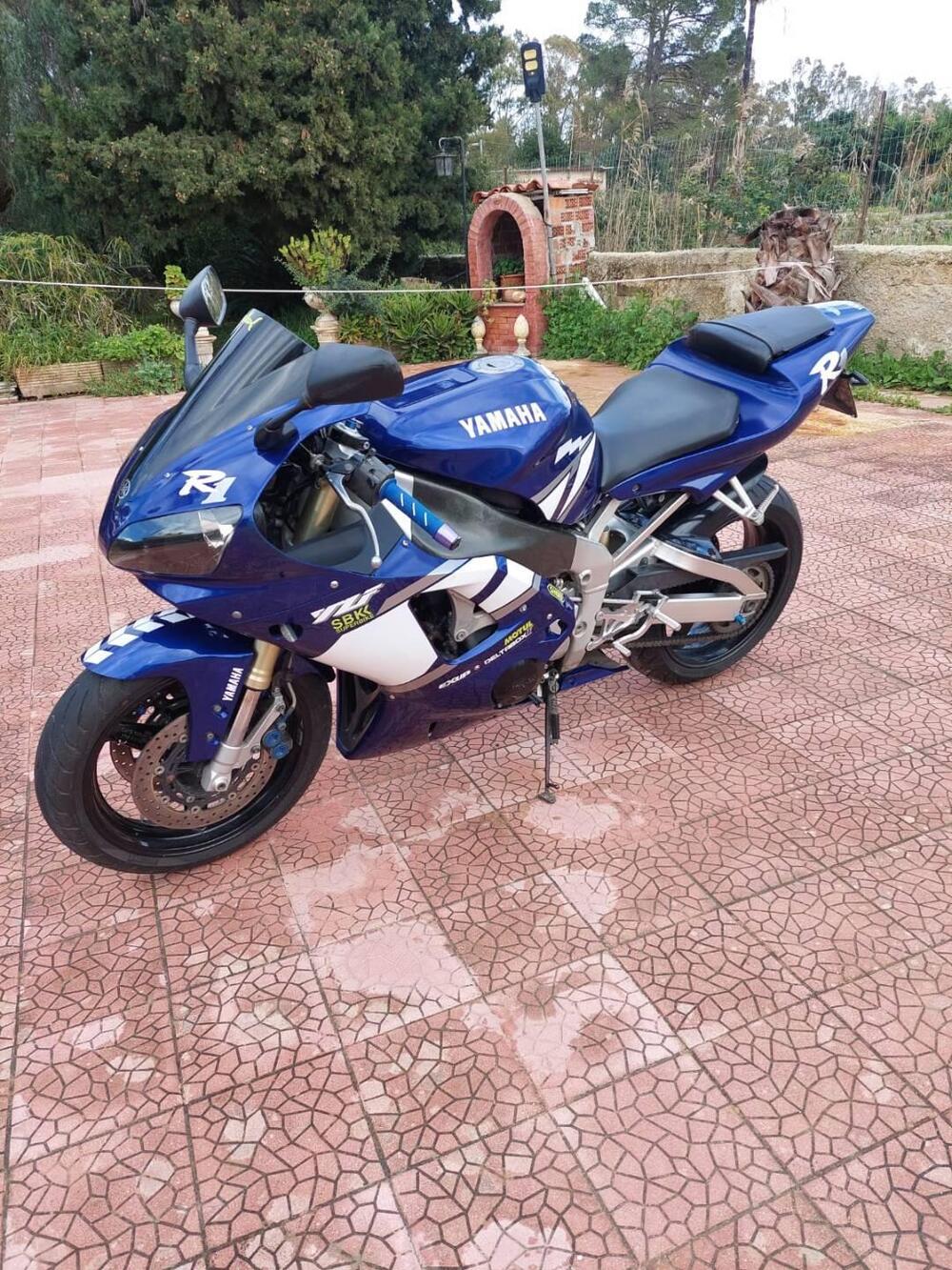 Yamaha YZF R1 (2000 - 01) (2)