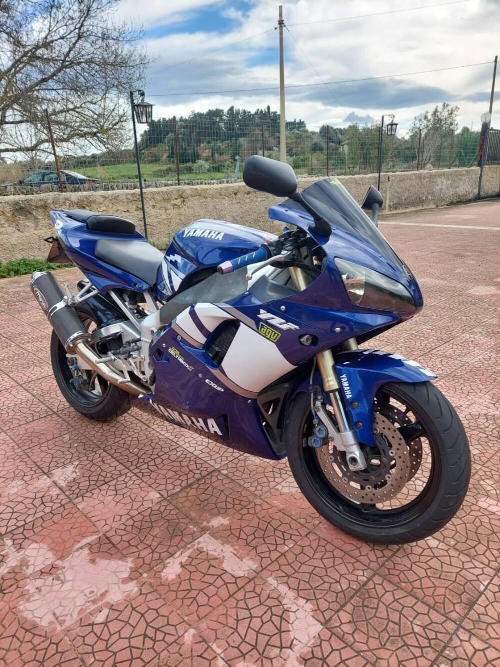 Yamaha YZF R1 (2000 - 01) (4)