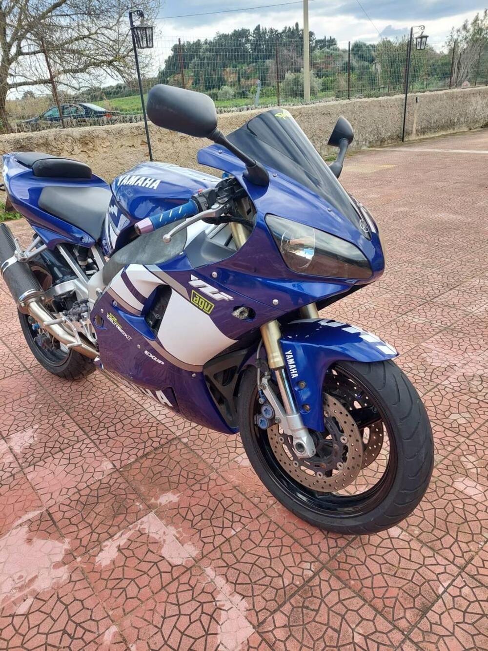 Yamaha YZF R1 (2000 - 01) (7)