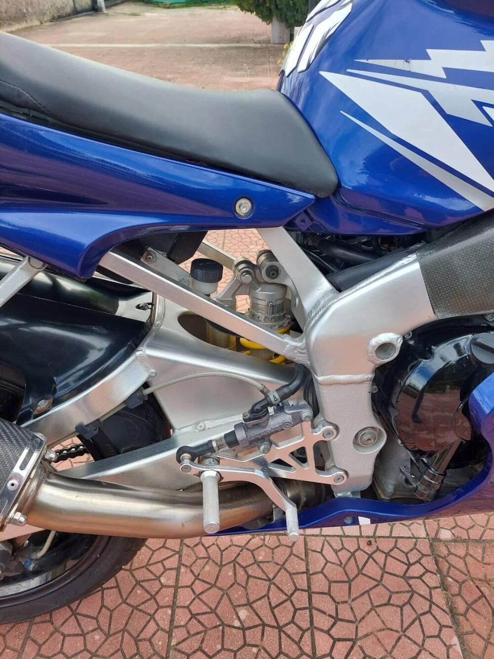 Yamaha YZF R1 (2000 - 01) (9)