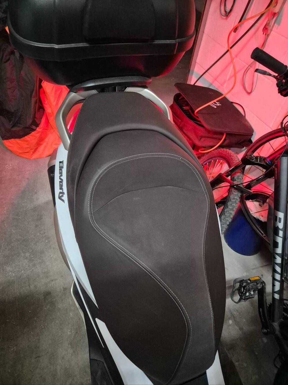 Piaggio Beverly 300 ABS-ASR (2021 - 25) (3)