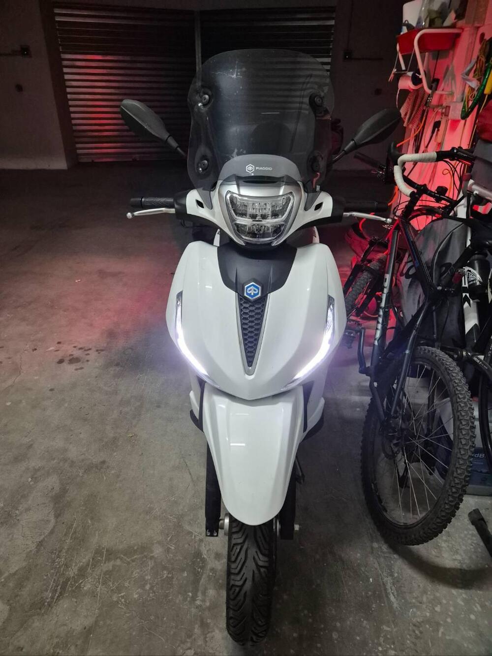 Piaggio Beverly 300 ABS-ASR (2021 - 25) (8)