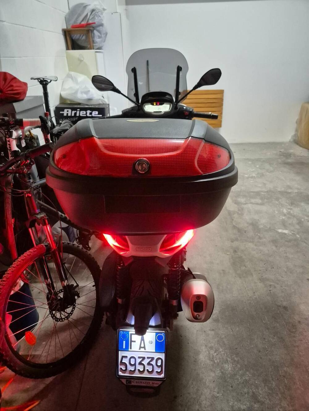 Piaggio Beverly 300 ABS-ASR (2021 - 25) (9)