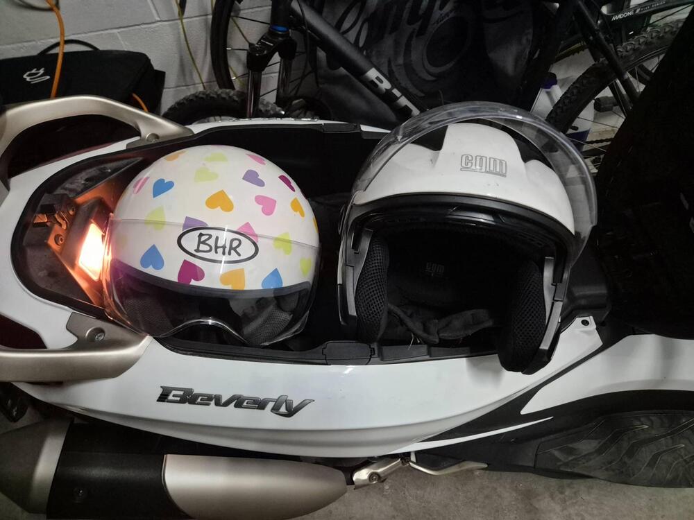 Piaggio Beverly 300 ABS-ASR (2021 - 25) (14)