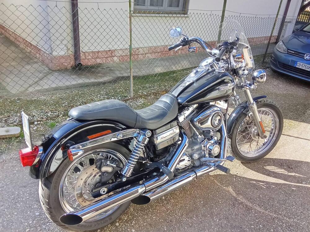 Harley-Davidson 1584 Super Glide Custom (2008 - 13) - FXDC