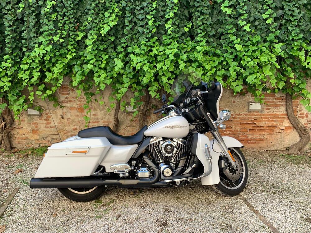 Harley-Davidson 1690 Street Glide (2011 - 13) - FLHX