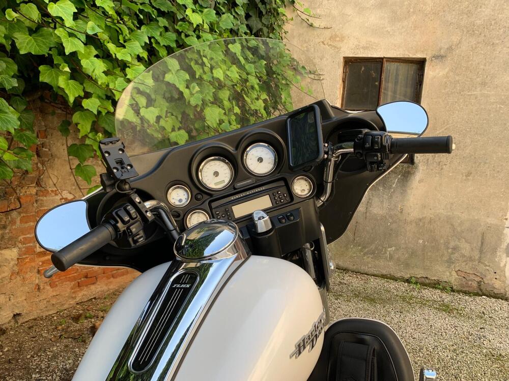 Harley-Davidson 1690 Street Glide (2011 - 13) - FLHX (4)