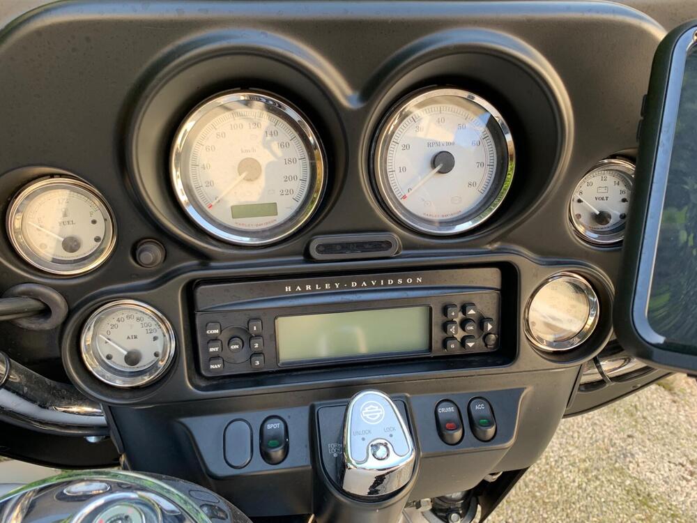 Harley-Davidson 1690 Street Glide (2011 - 13) - FLHX (5)