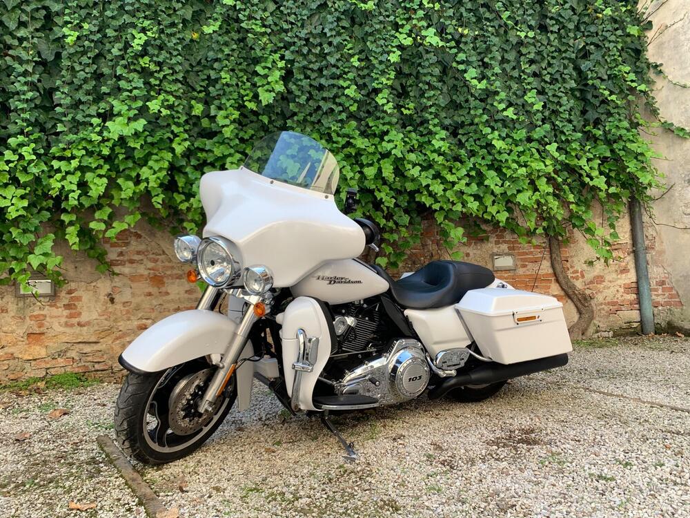 Harley-Davidson 1690 Street Glide (2011 - 13) - FLHX (8)