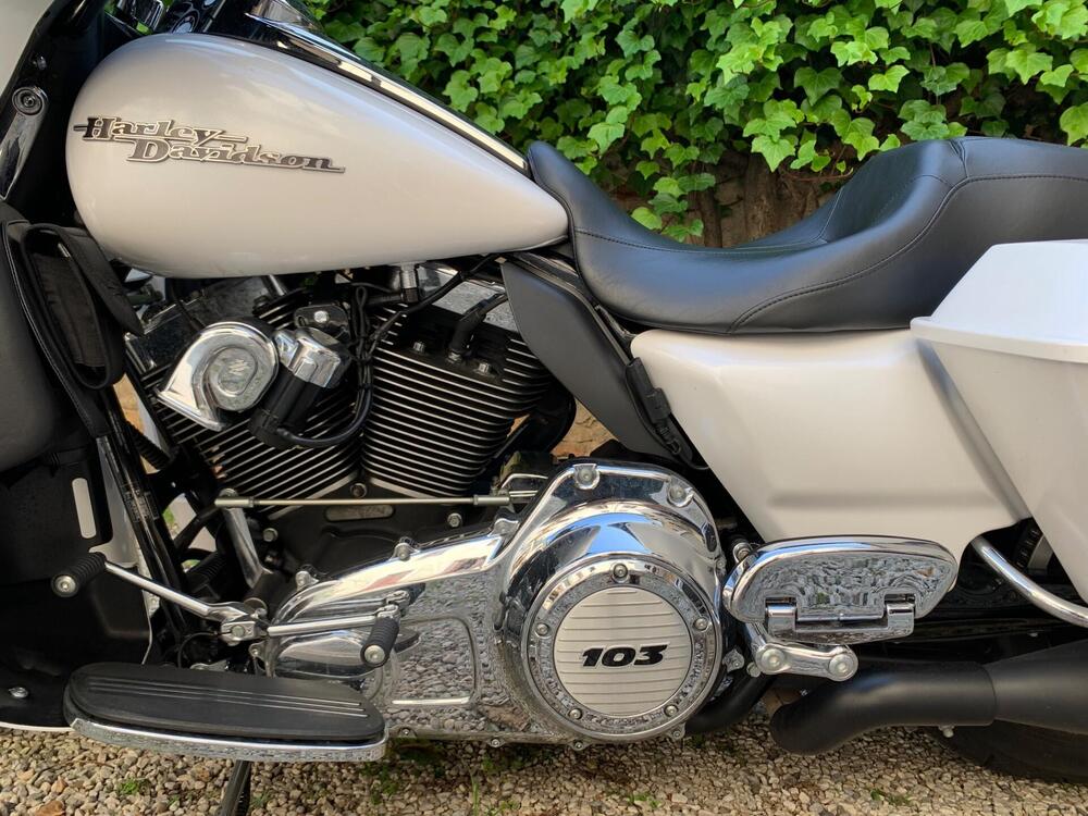 Harley-Davidson 1690 Street Glide (2011 - 13) - FLHX (9)