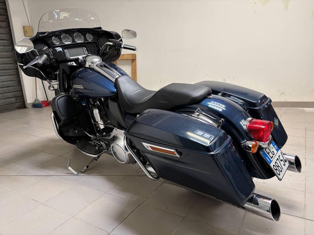 Harley-Davidson 1690 Electra Glide Ultra Limited (2016) - FLHTK (8)