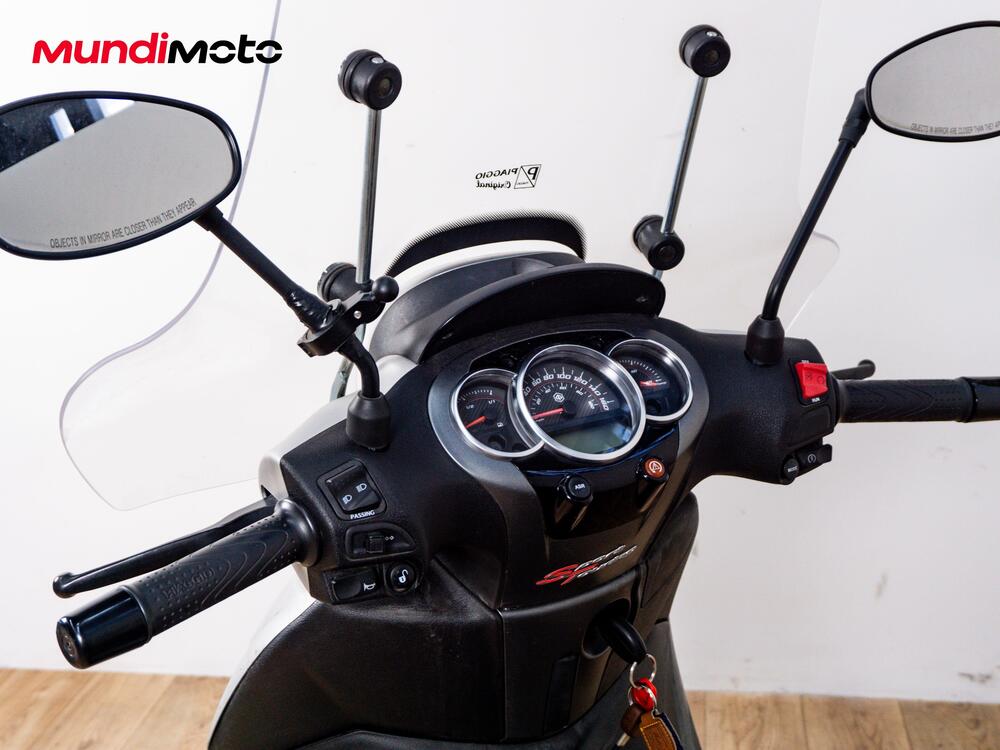 Piaggio Beverly 350 SportTouring ie ABS (2011 - 17) (10)