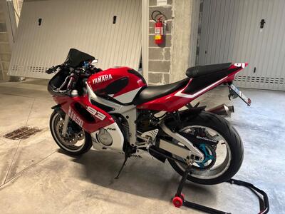 Yamaha YZF R6 (2001 - 02) usata