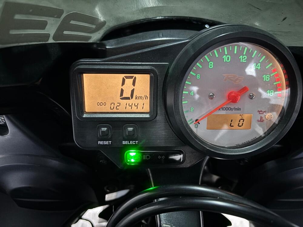 Yamaha YZF R6 (2001 - 02) (5)