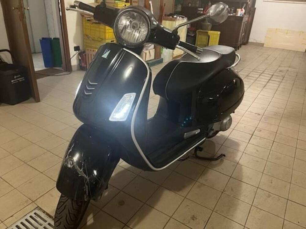 Vespa GTS 300 Super (2017 - 18) (3)