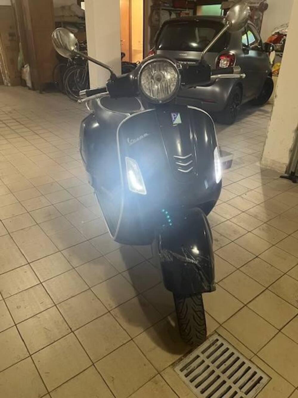 Vespa GTS 300 Super (2017 - 18) (4)