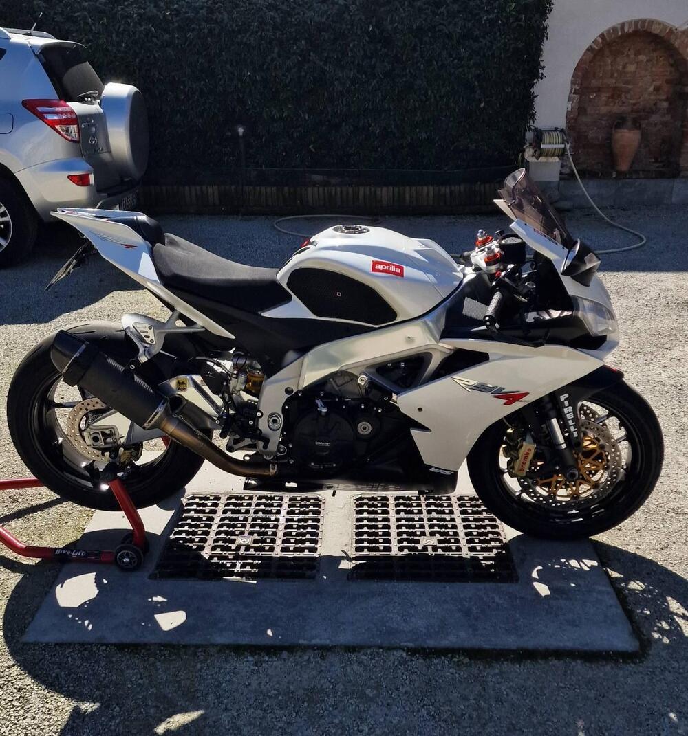 Aprilia RSV4 R (2009 - 12) (2)