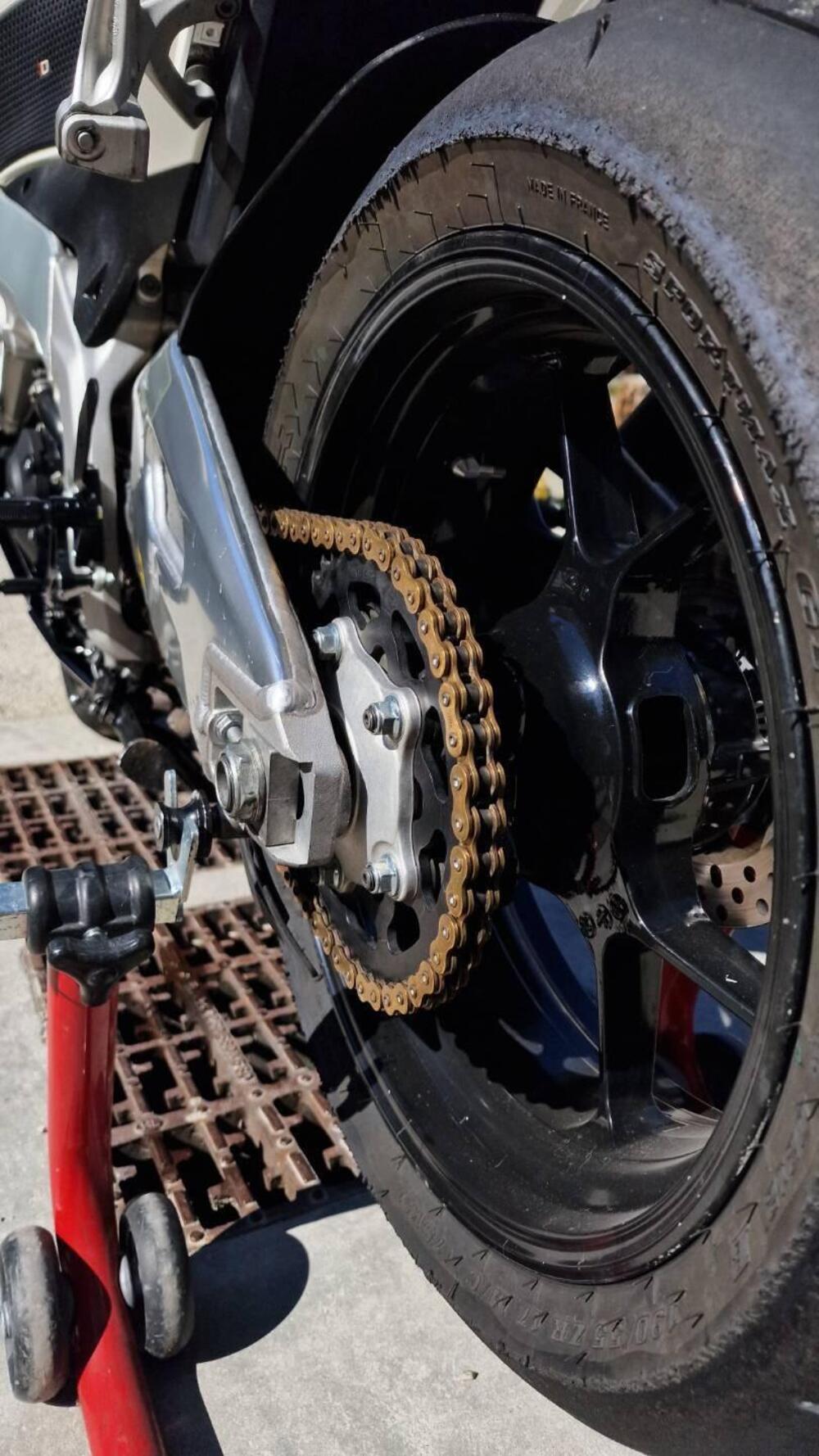 Aprilia RSV4 R (2009 - 12) (6)