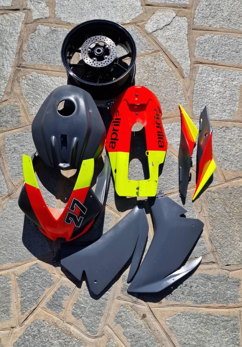 Aprilia RSV4 R (2009 - 12) (9)