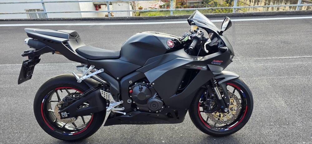 Honda CBR 600 RR (2024 - 26) (2)