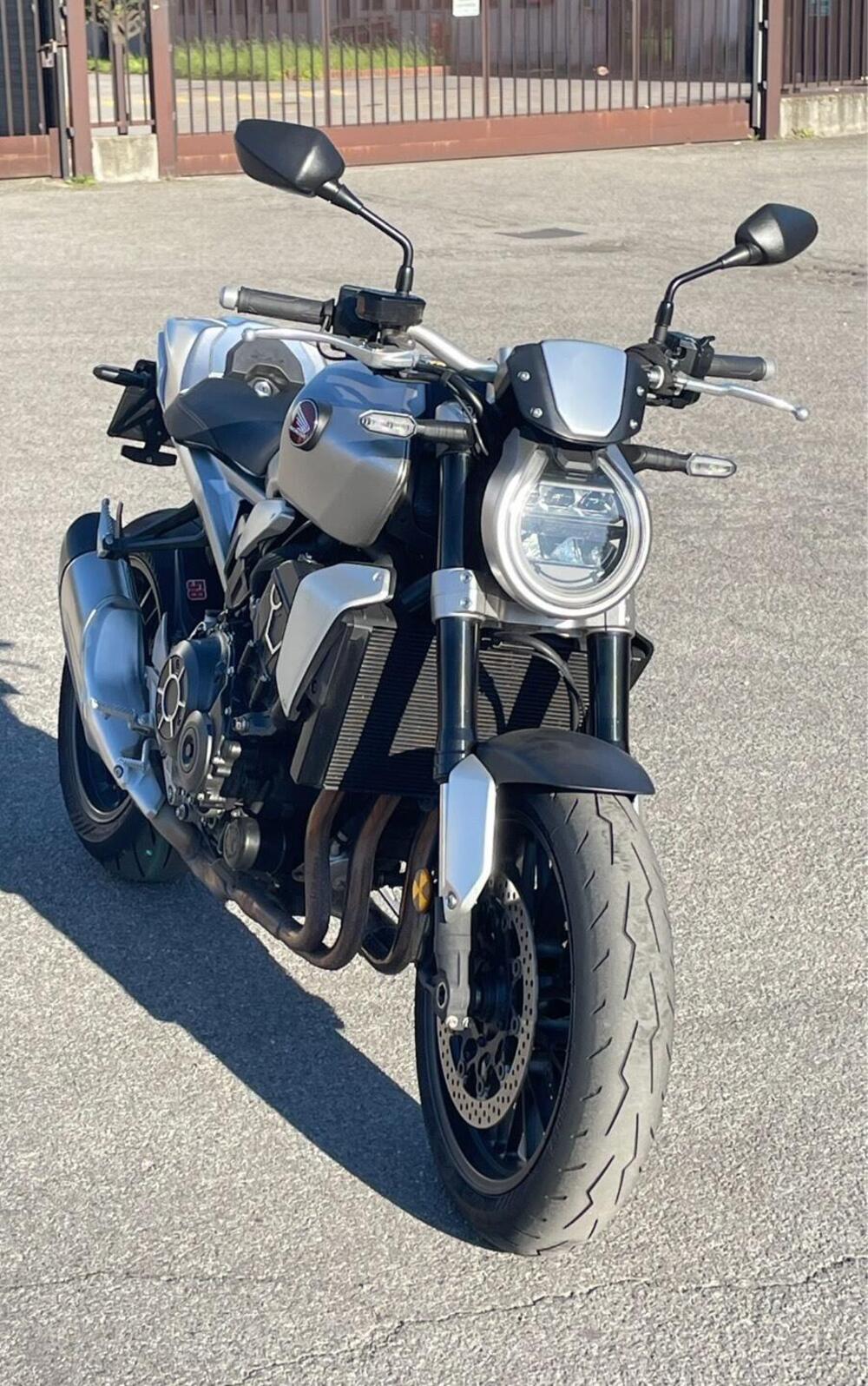 Honda CB 1000 R (2021 - 25) (4)