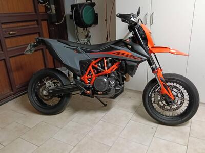 KTM 690 SMC R (2021 - 22) usata