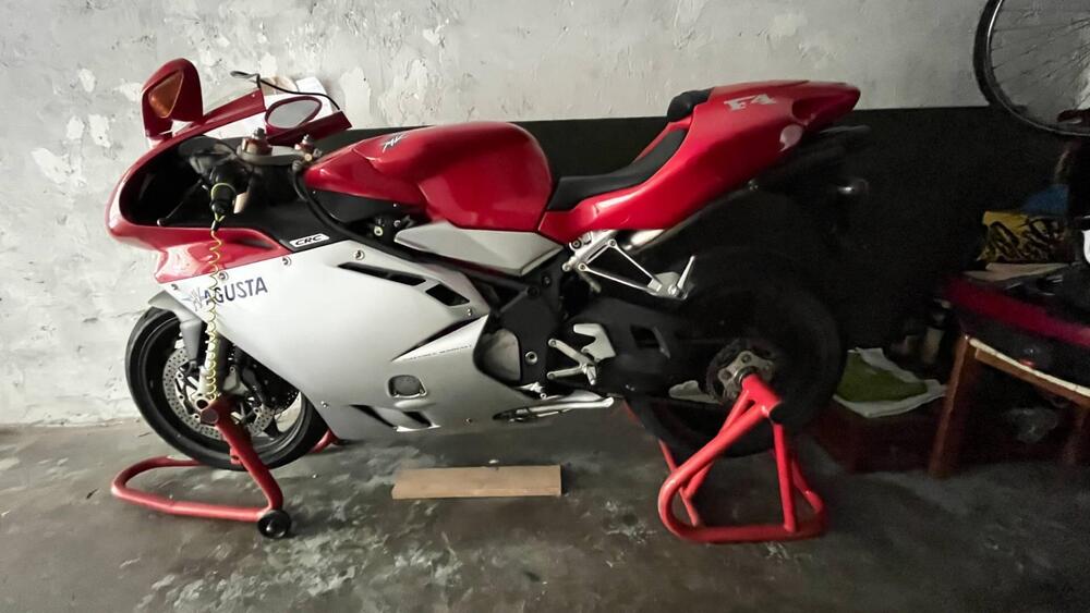 MV Agusta F4 750 S 1+1 (2000 - 02) (2)
