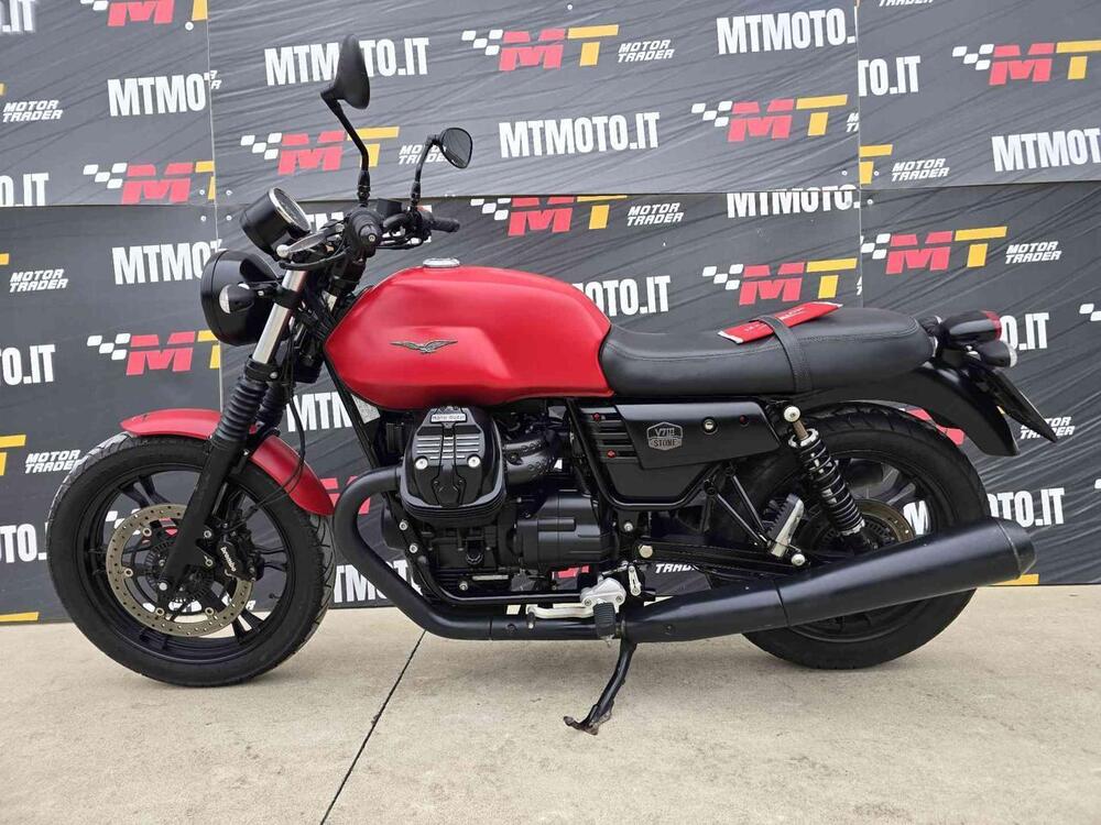 Moto Guzzi V7 Stone (2021 - 24) (2)