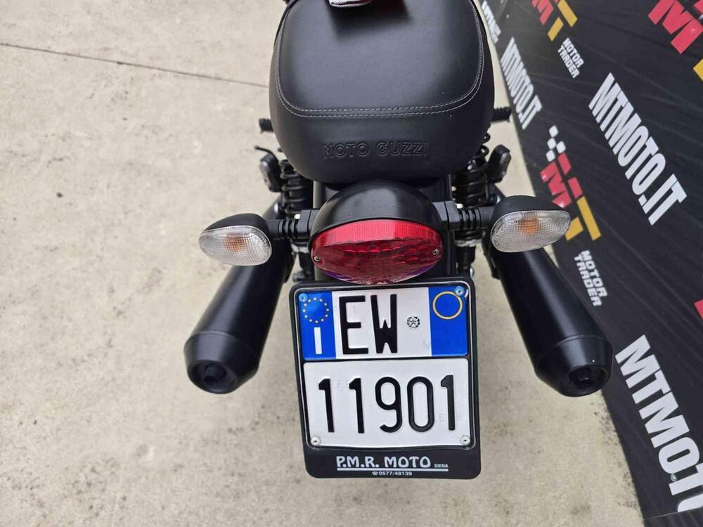 Moto Guzzi V7 Stone (2021 - 24) (16)