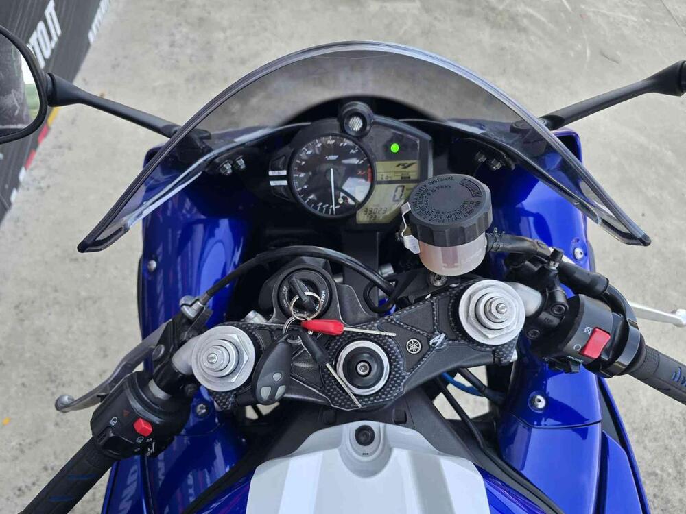 Yamaha YZF R1 (2009 - 11) (8)