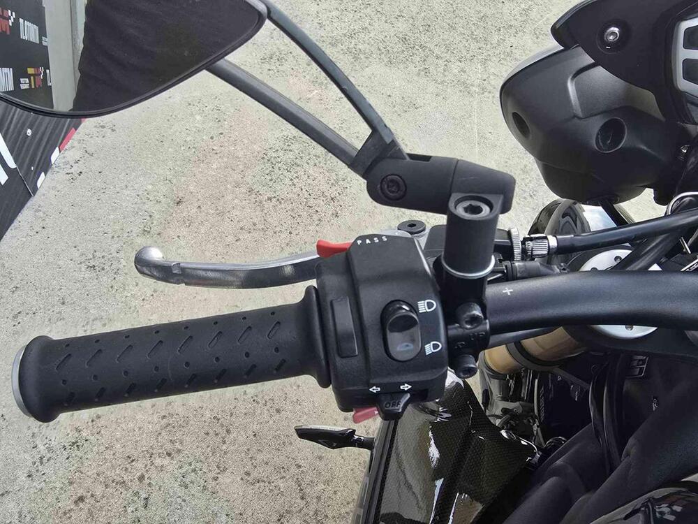 Triumph Speed Triple 1050 R ABS (2011 - 15) (9)