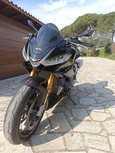 Aprilia Tuono V4 Factory (2021 - 24) usata