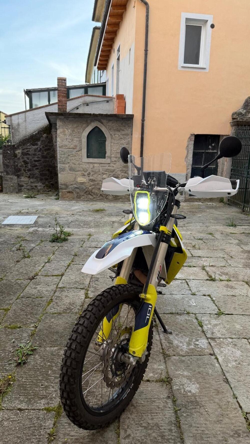 Husqvarna 701 Enduro (2021) (2)