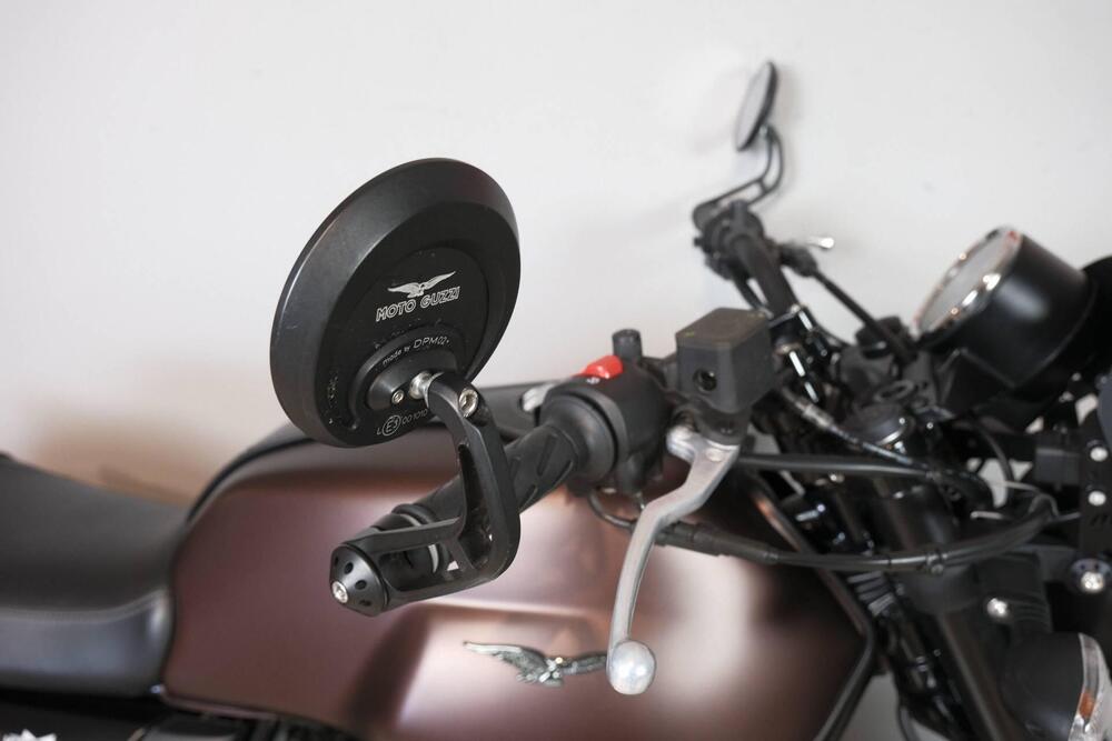 Moto Guzzi V7 III Stone (2017 - 20) (4)