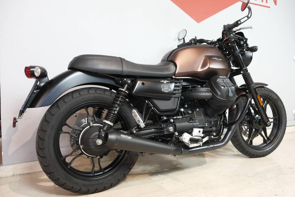 Moto Guzzi V7 III Stone (2017 - 20) (5)