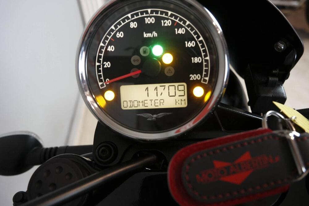 Moto Guzzi V7 III Stone (2017 - 20) (6)