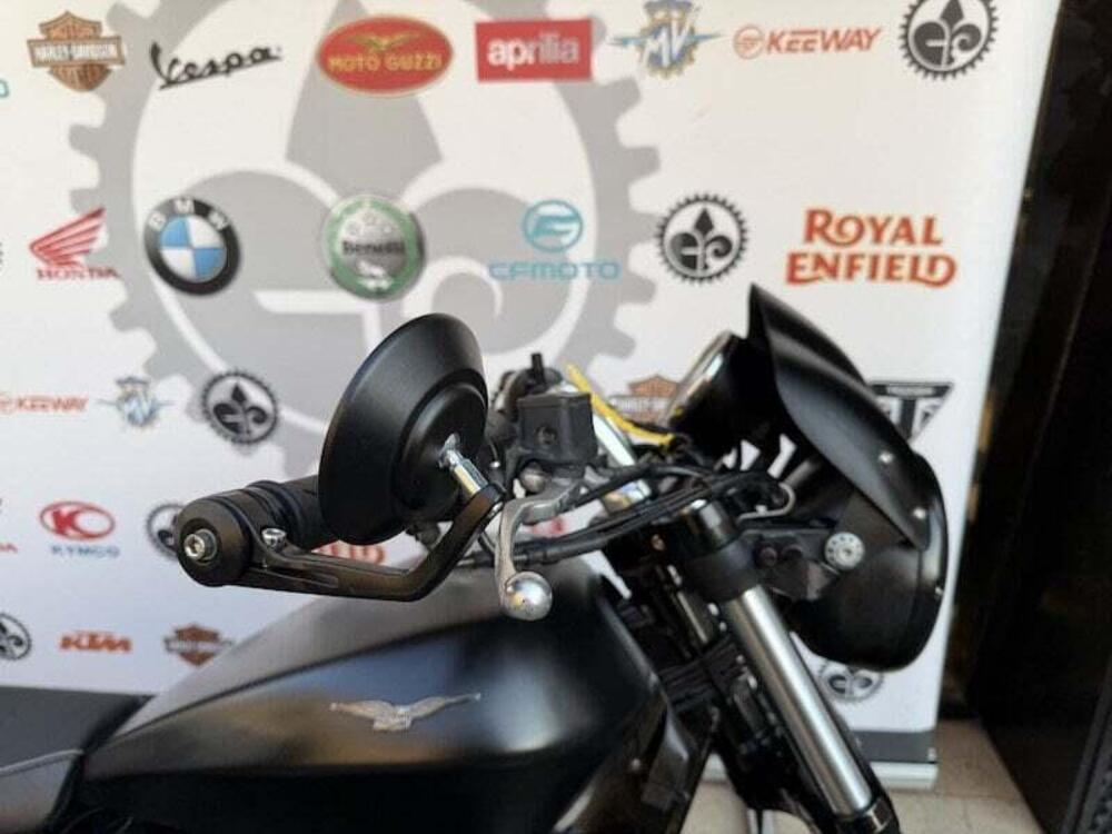 Moto Guzzi V9 Bobber (2018 - 20) (10)