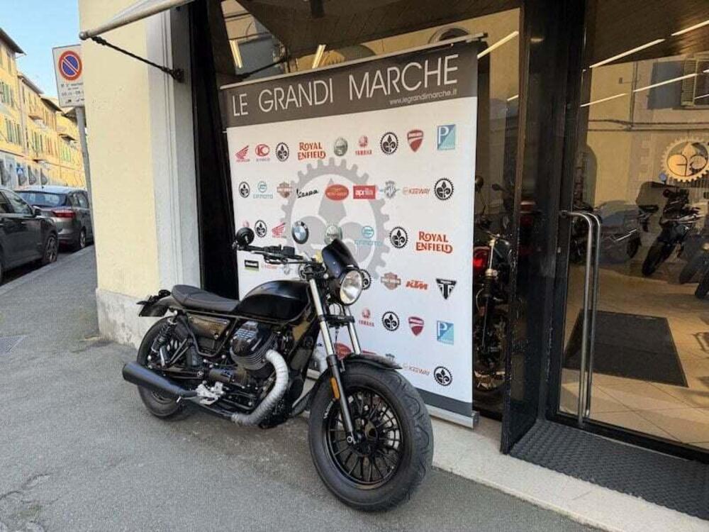 Moto Guzzi V9 Bobber (2018 - 20) (13)