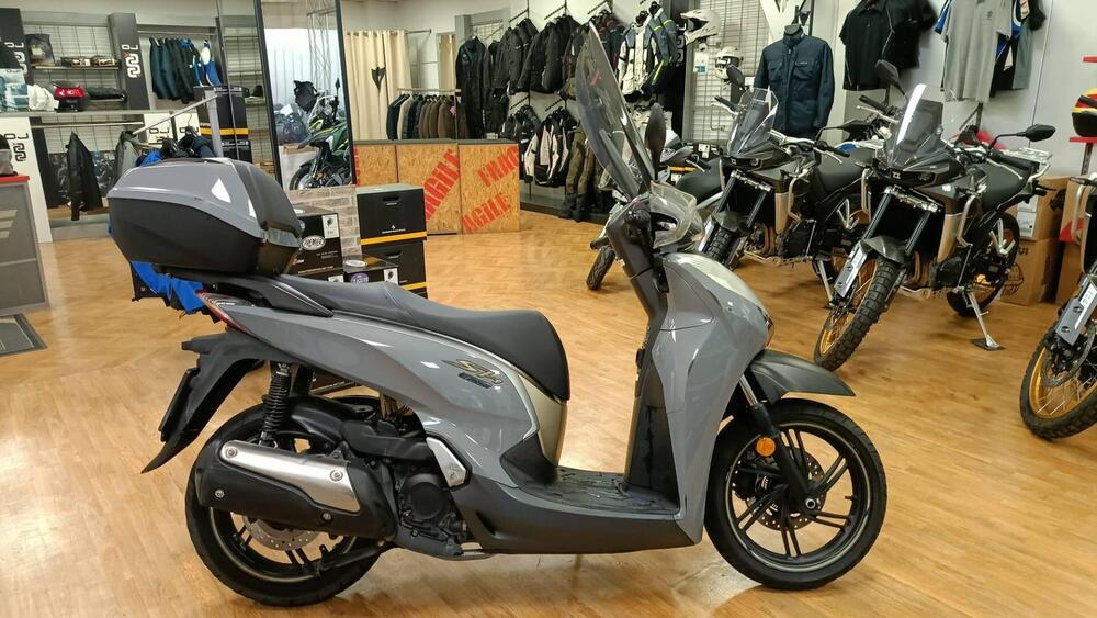 Honda SH 300 i ABS (2016 - 20) (2)